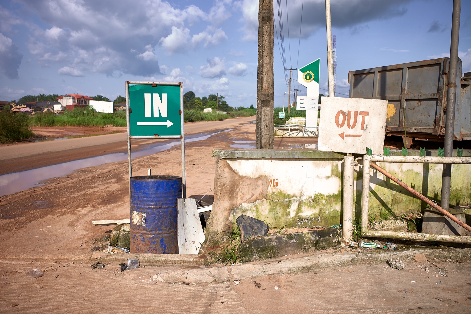 In and Out. Lagos–Benin Expressway, Nigeria. From Dream Chamber, 2018.